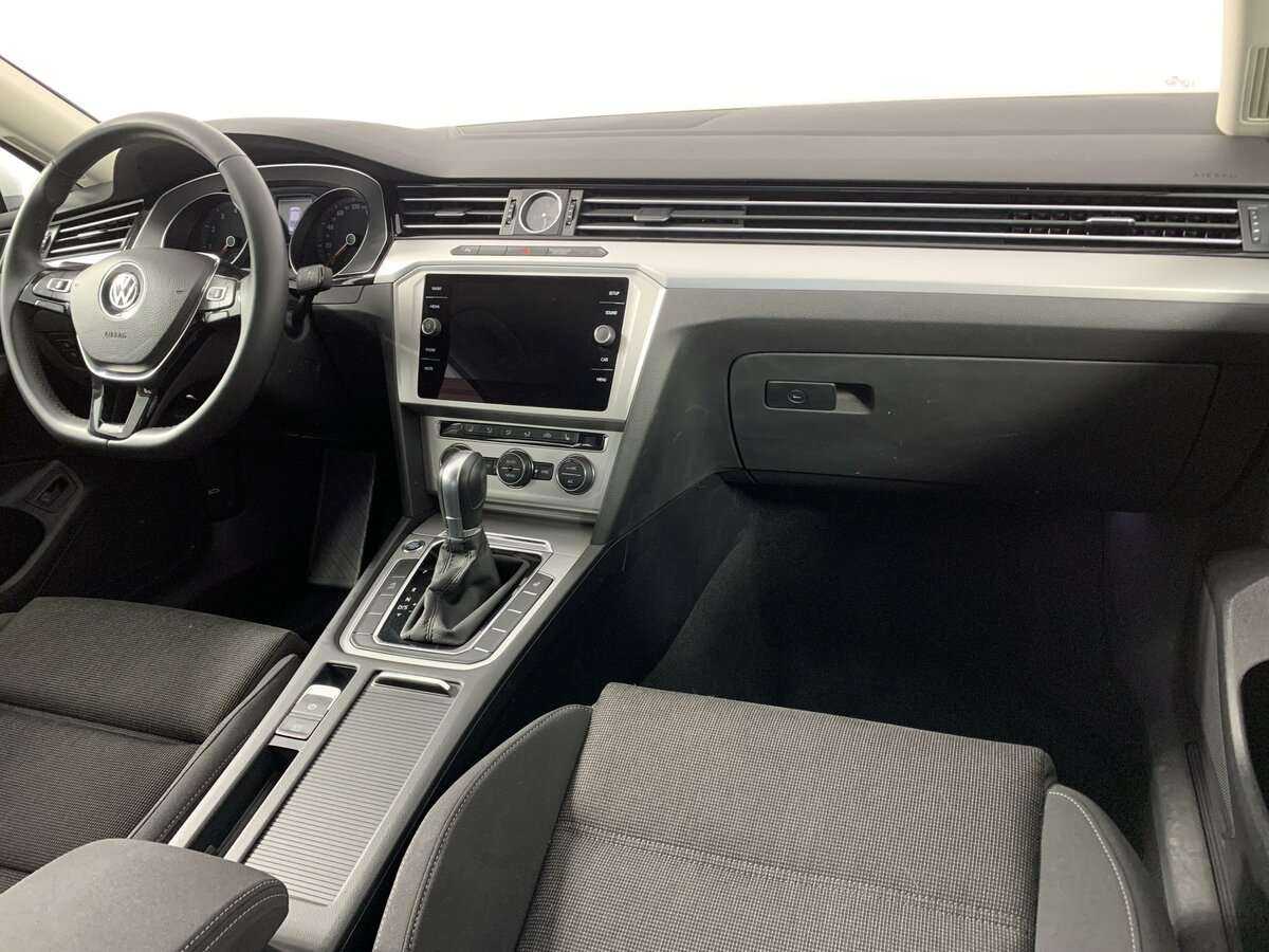 Купить Volkswagen Passat с пробегом. Фото: #8