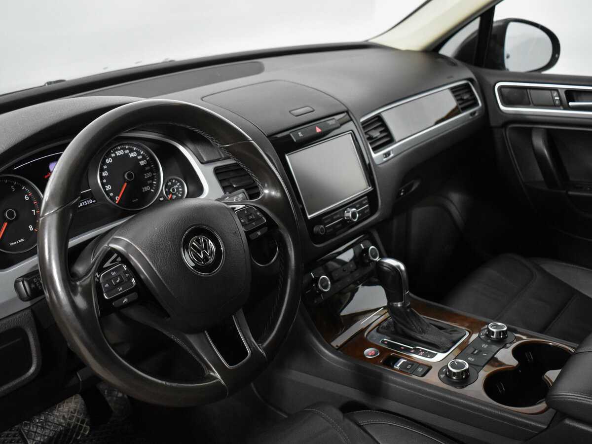 Купить Volkswagen Touareg с пробегом. Фото: #8