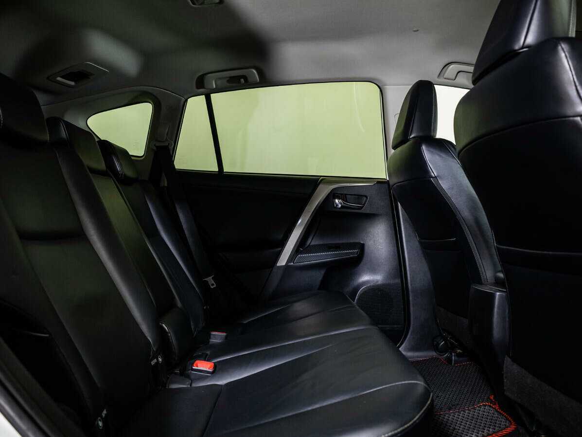 Купить Toyota RAV4 с пробегом. Фото: #7