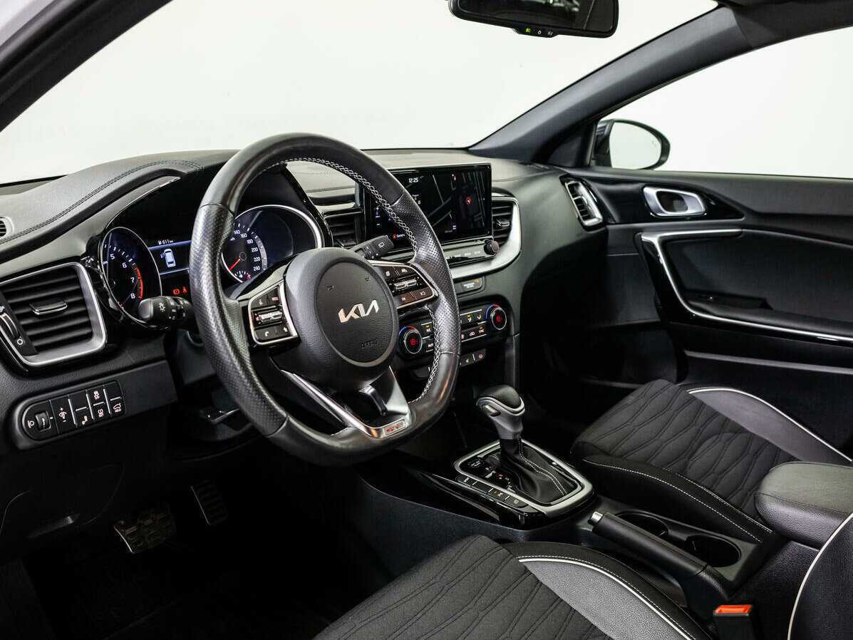 Купить Kia Ceed с пробегом. Фото: #10
