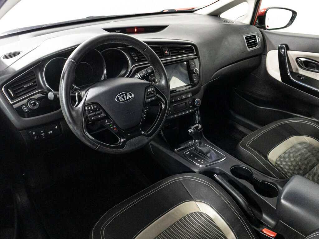 Купить Kia Ceed с пробегом. Фото: #10