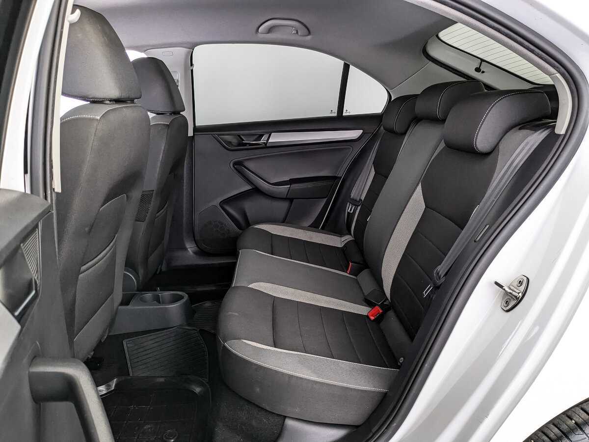 Купить Skoda Rapid с пробегом. Фото: #13
