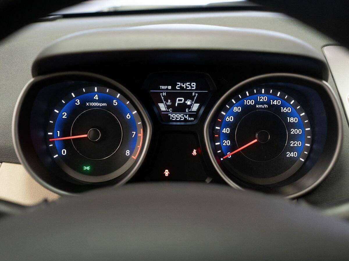 Купить Hyundai Elantra с пробегом. Фото: #10