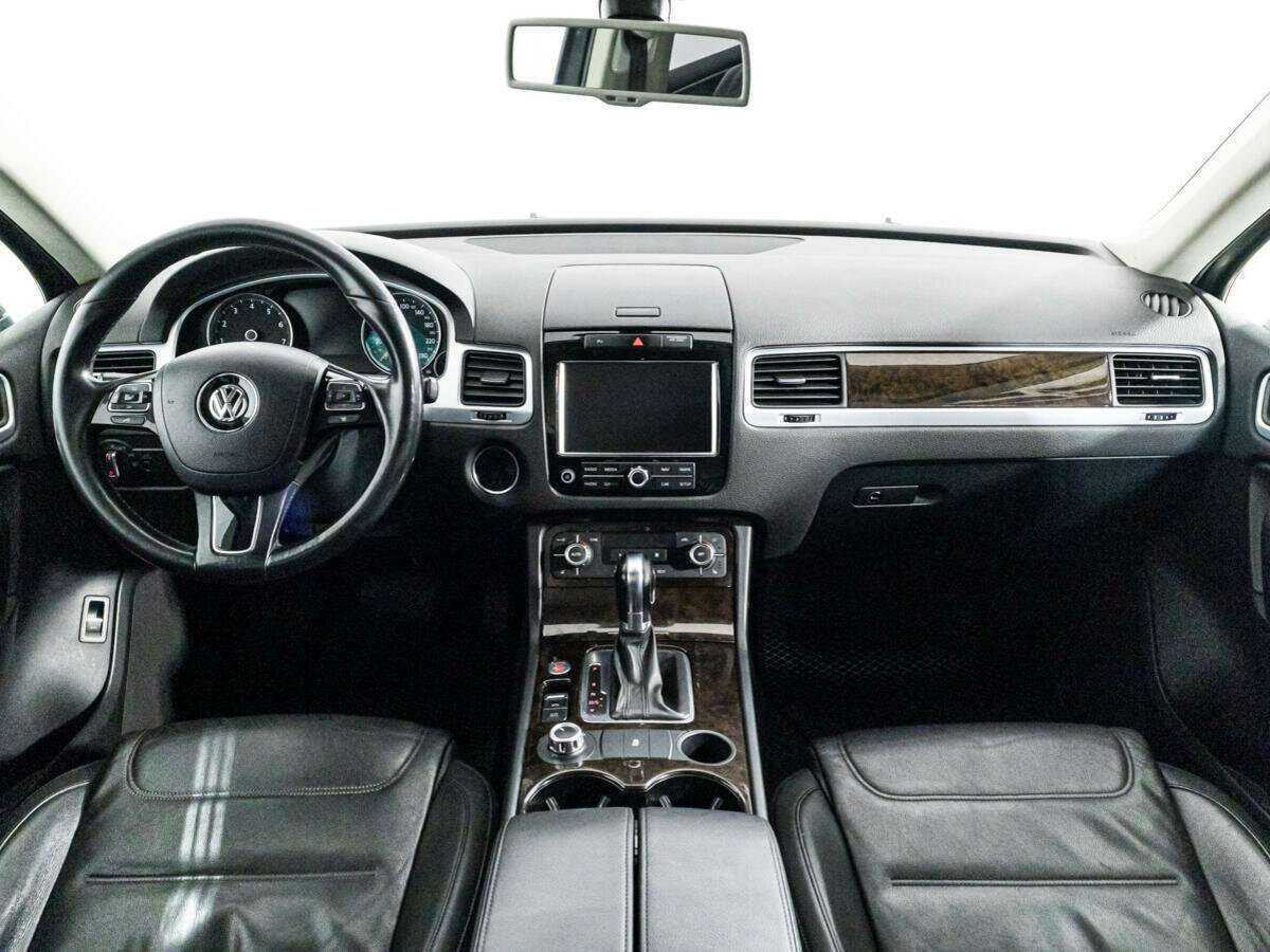 Купить Volkswagen Touareg с пробегом. Фото: #10