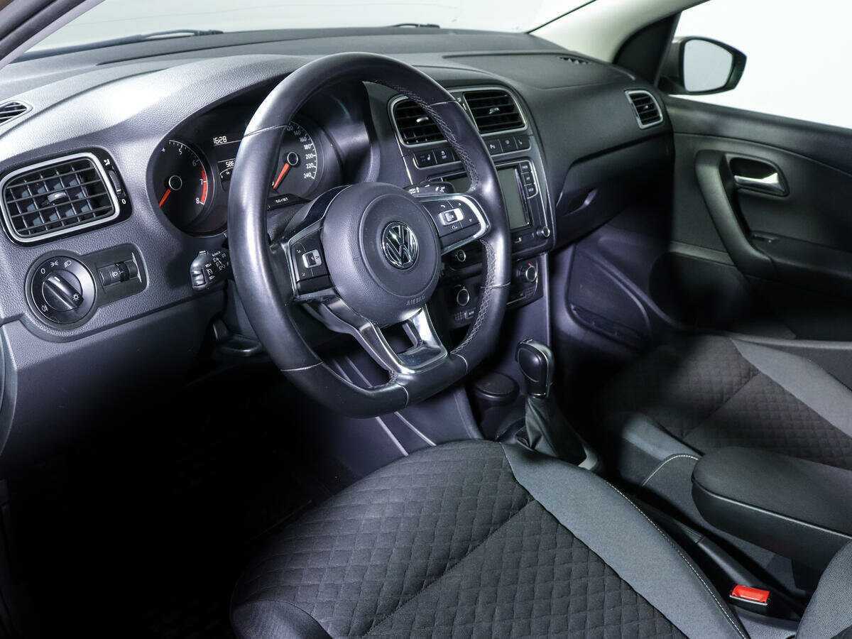 Купить Volkswagen Polo с пробегом. Фото: #13