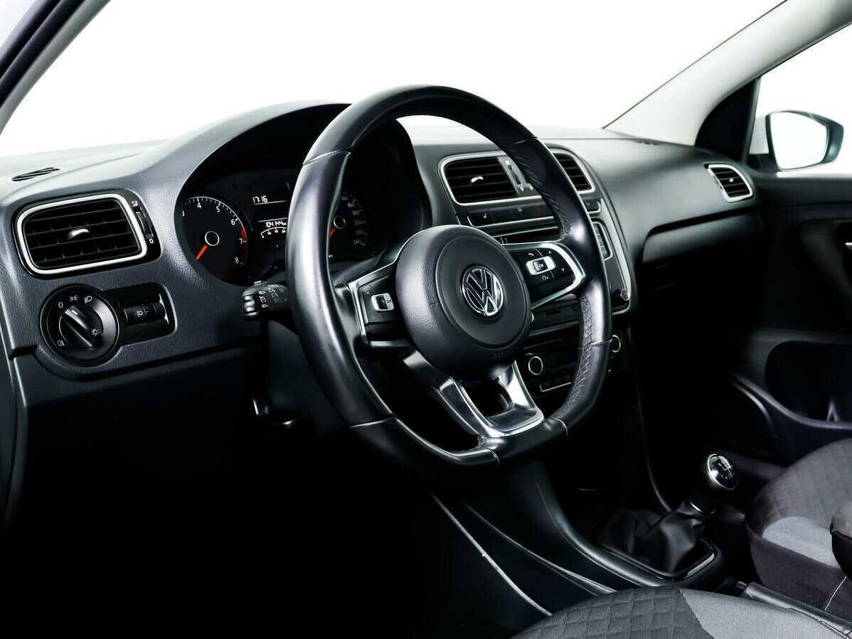 Купить Volkswagen Polo с пробегом. Фото: #12