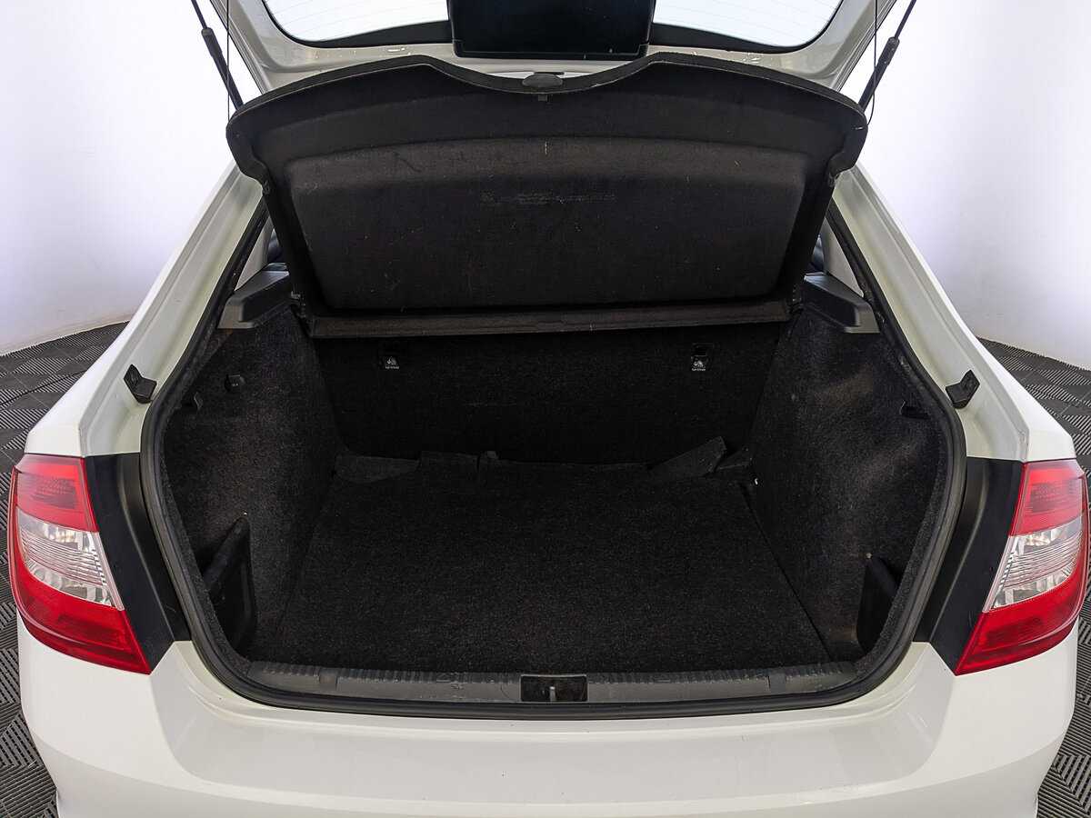 Купить Skoda Rapid с пробегом. Фото: #9