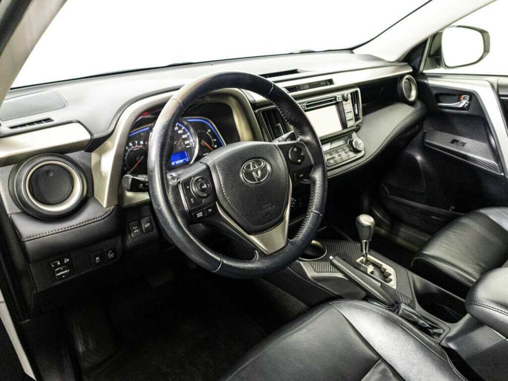Купить Toyota RAV4 с пробегом. Фото: #9