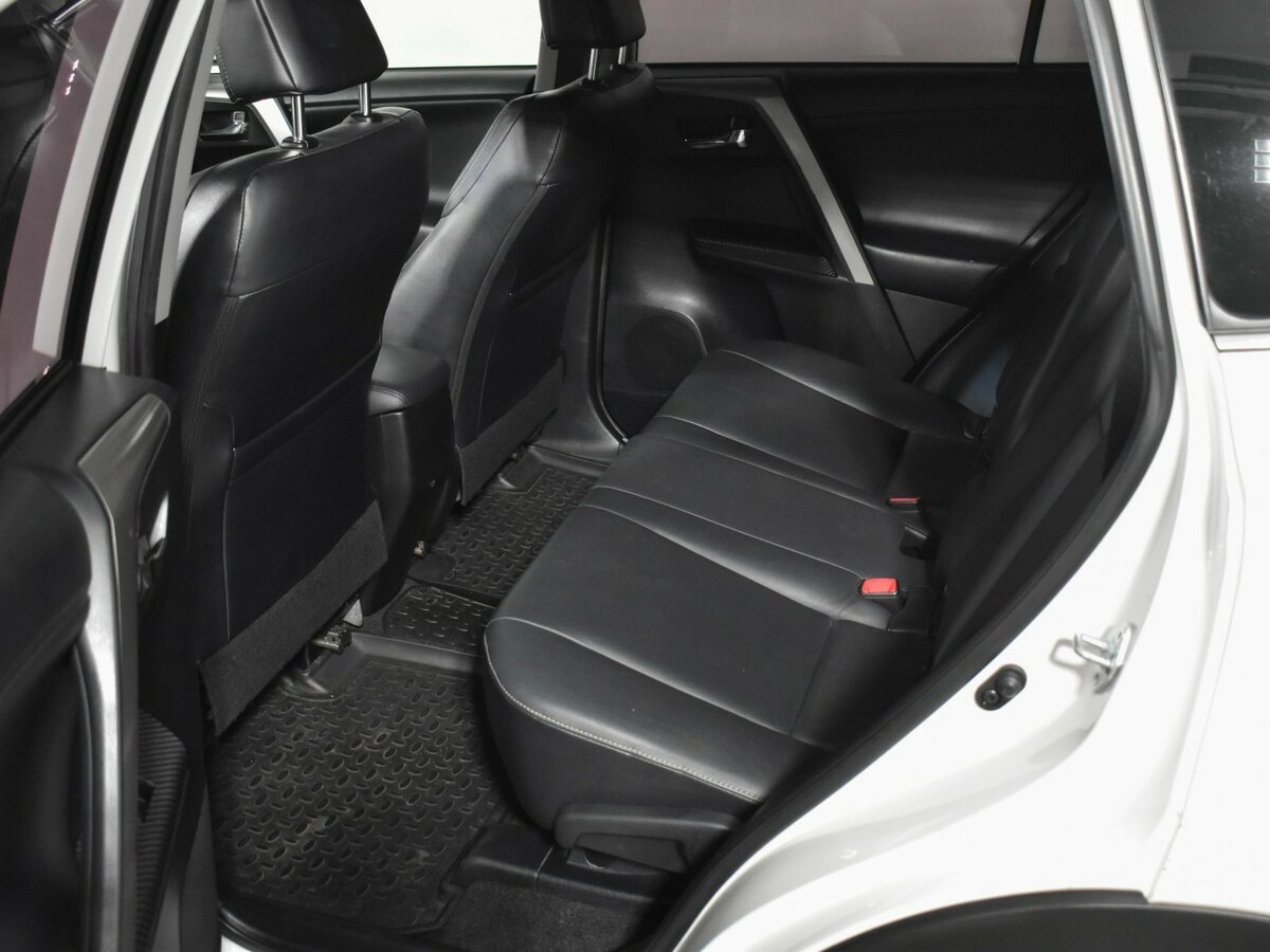 Купить Toyota RAV4 с пробегом. Фото: #11