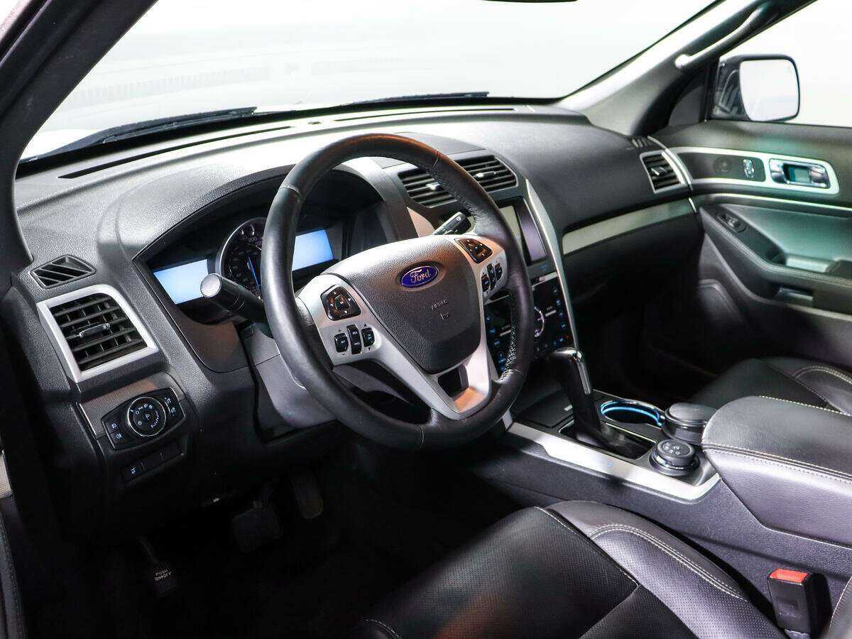 Купить Ford Explorer с пробегом. Фото: #14