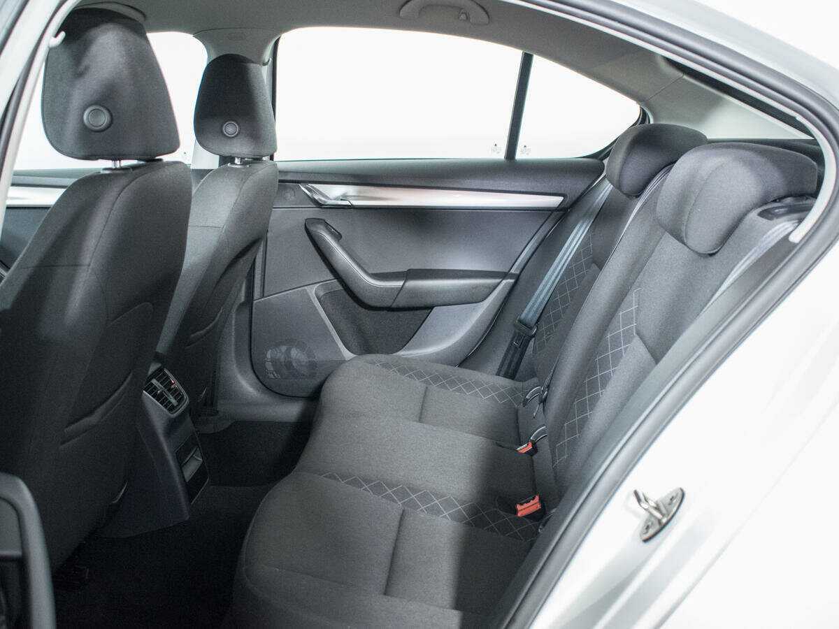 Купить Skoda Octavia с пробегом. Фото: #9
