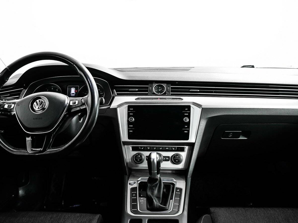 Купить Volkswagen Passat с пробегом. Фото: #10