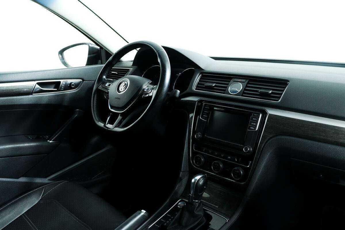Купить Volkswagen Passat с пробегом. Фото: #8