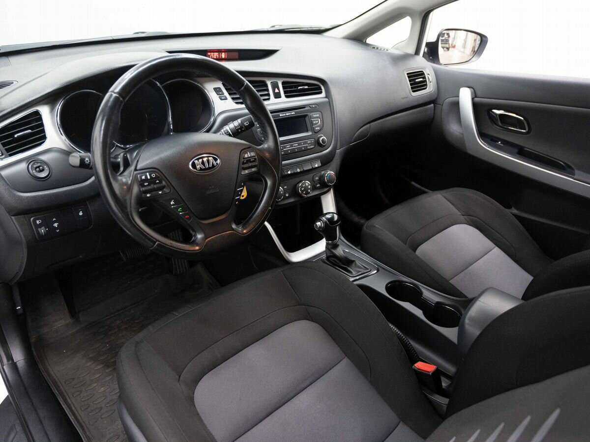 Купить Kia Ceed с пробегом. Фото: #6