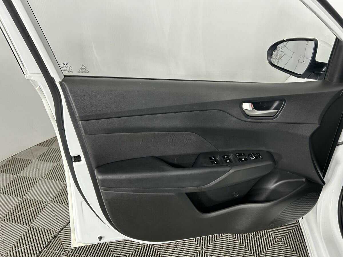 Купить Hyundai Solaris с пробегом. Фото: #7