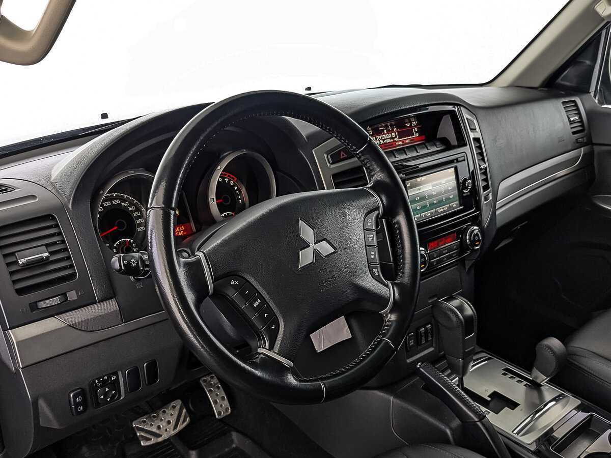 Купить Mitsubishi Pajero с пробегом. Фото: #14