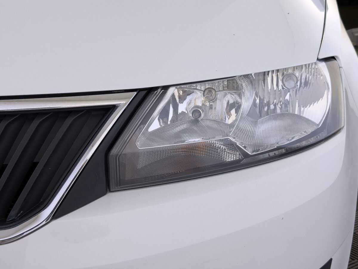 Купить Skoda Rapid с пробегом. Фото: #10