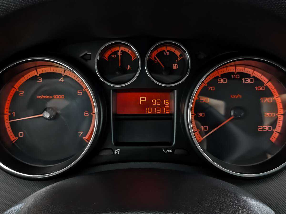 Купить Peugeot 408 с пробегом. Фото: #15