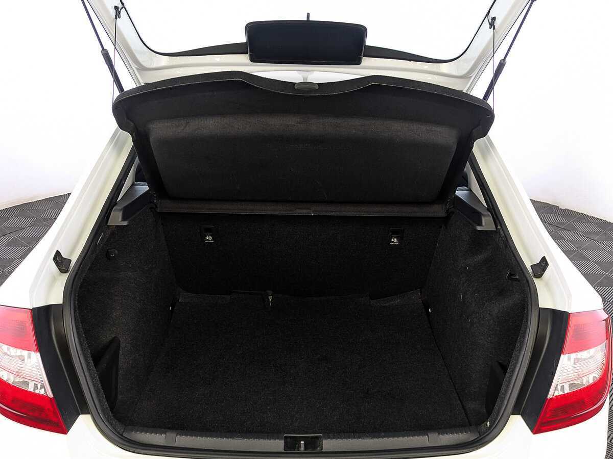 Купить Skoda Rapid с пробегом. Фото: #9