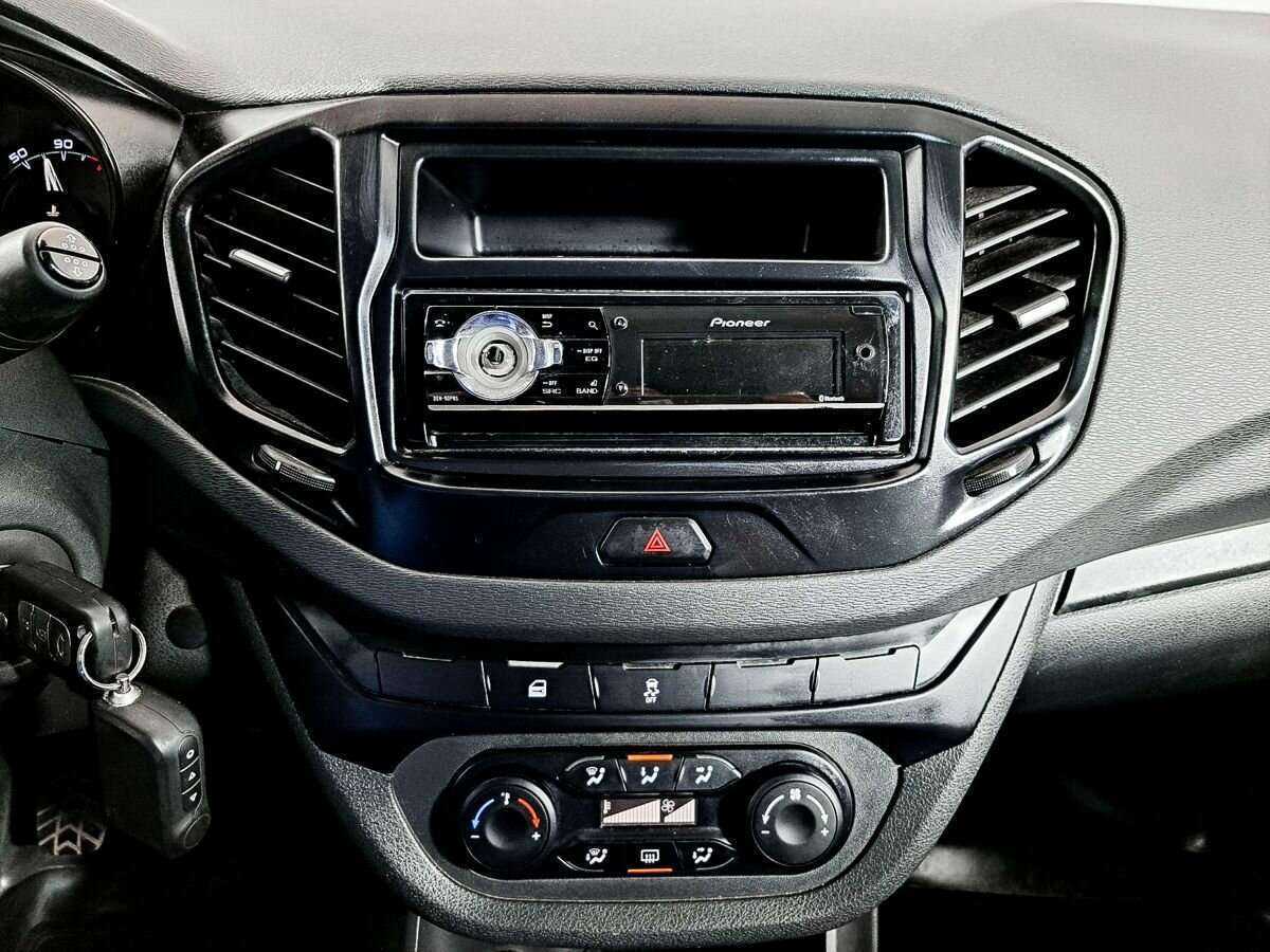 Купить Lada (ВАЗ) Vesta с пробегом. Фото: #11