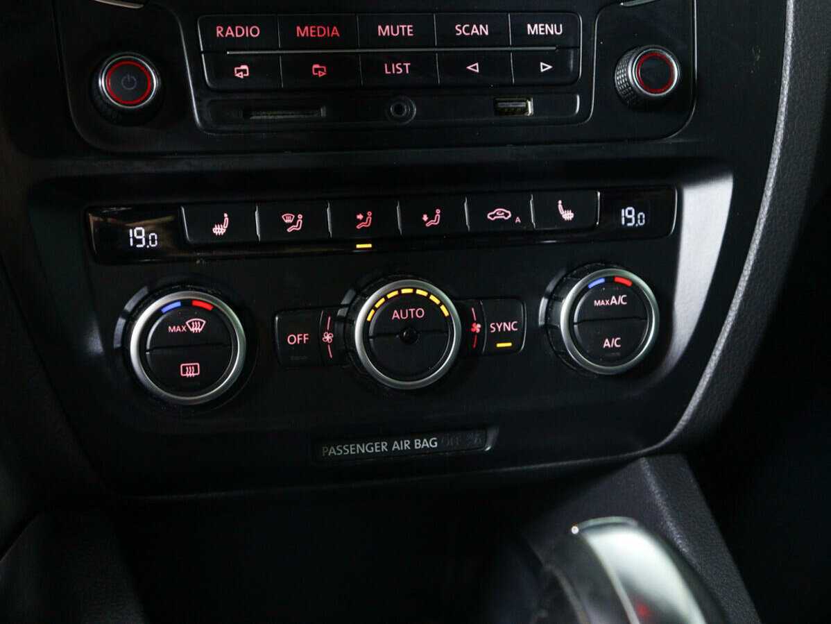 Купить Volkswagen Jetta с пробегом. Фото: #13