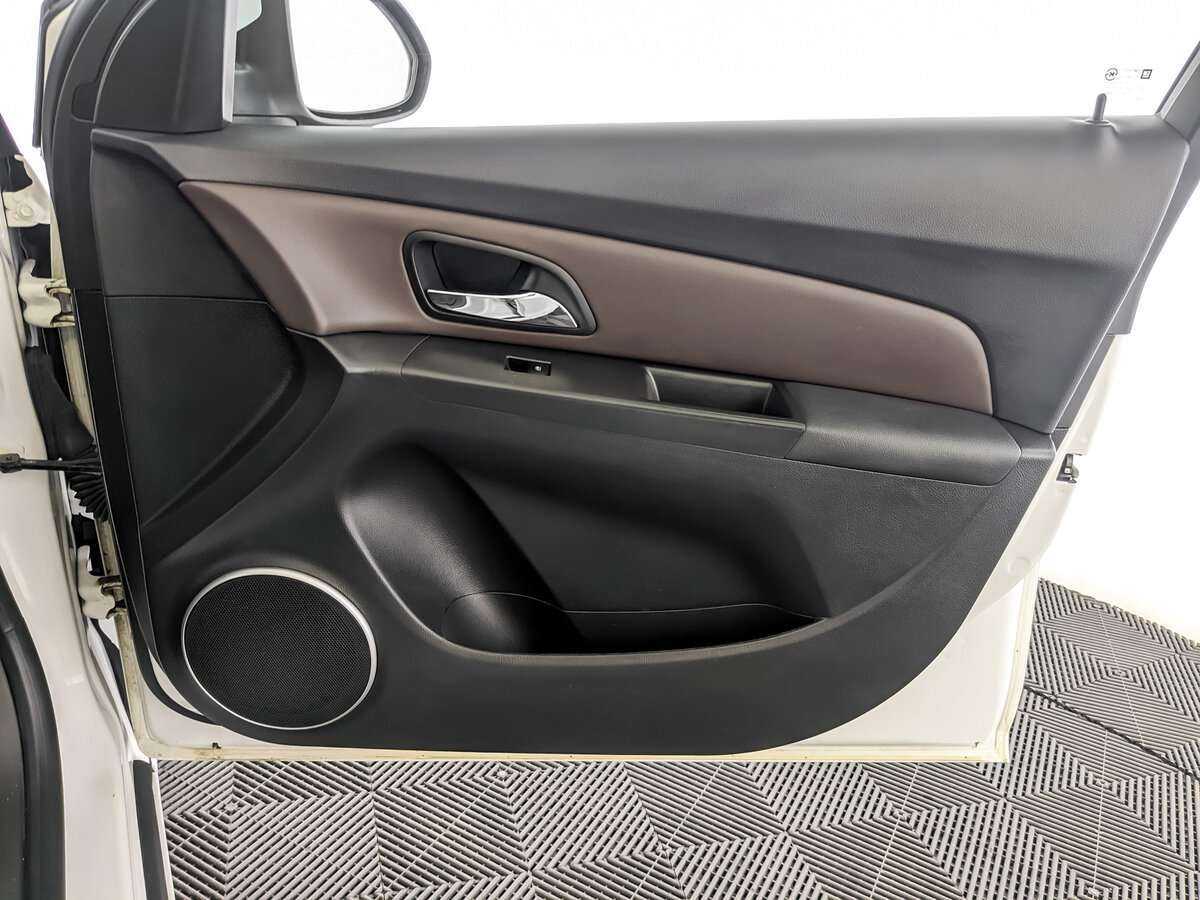 Купить Chevrolet Cruze с пробегом. Фото: #19