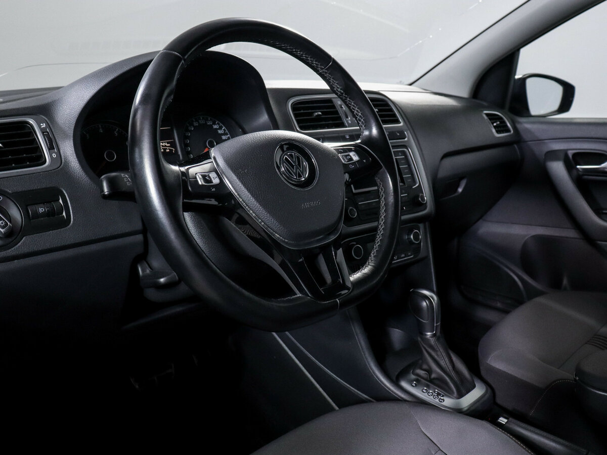 Купить Volkswagen Polo с пробегом. Фото: #10