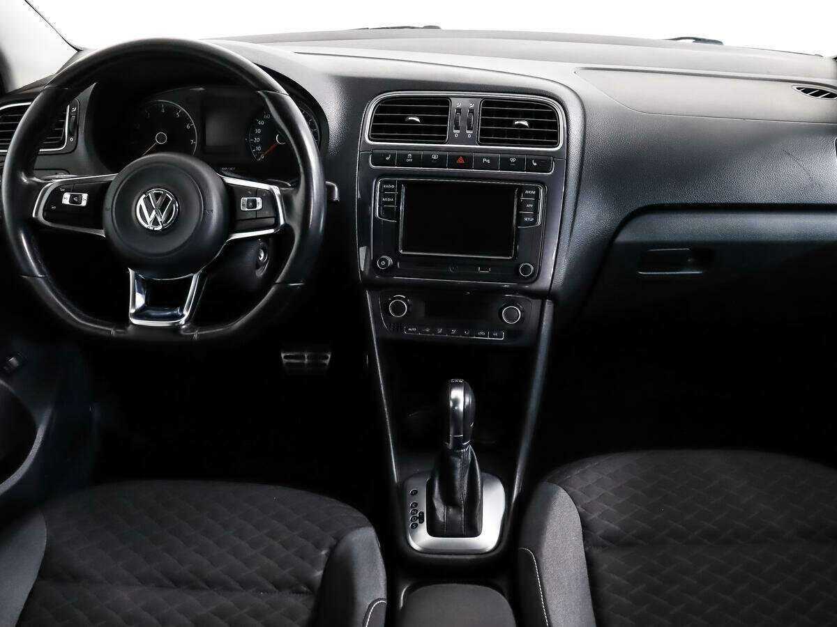 Купить Volkswagen Polo с пробегом. Фото: #11