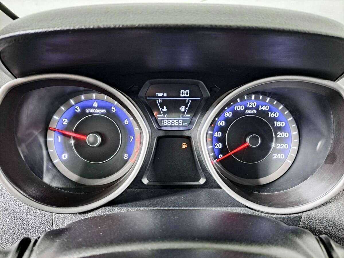 Купить Hyundai Elantra с пробегом. Фото: #12