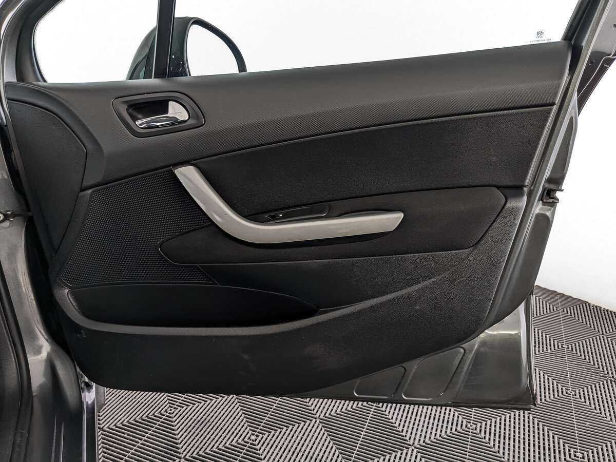 Купить Peugeot 408 с пробегом. Фото: #24