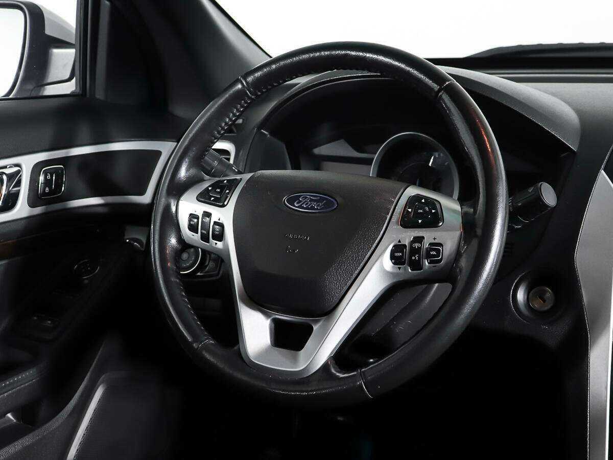 Купить Ford Explorer с пробегом. Фото: #14