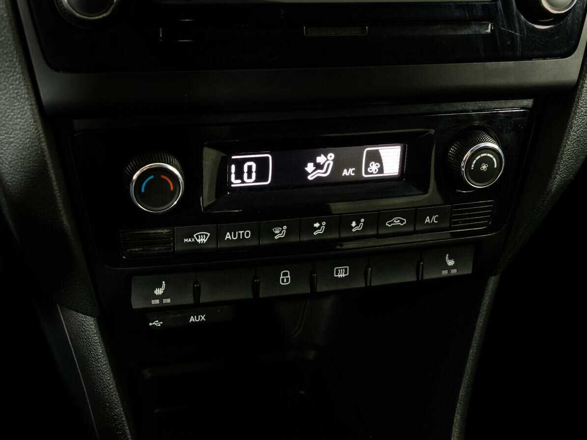 Купить Skoda Rapid с пробегом. Фото: #10