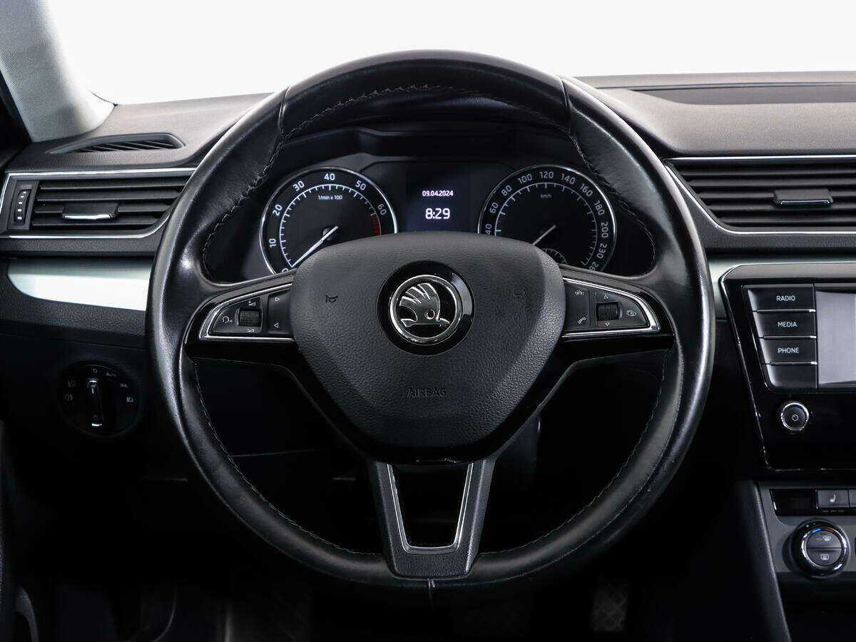 Купить Skoda Superb с пробегом. Фото: #9