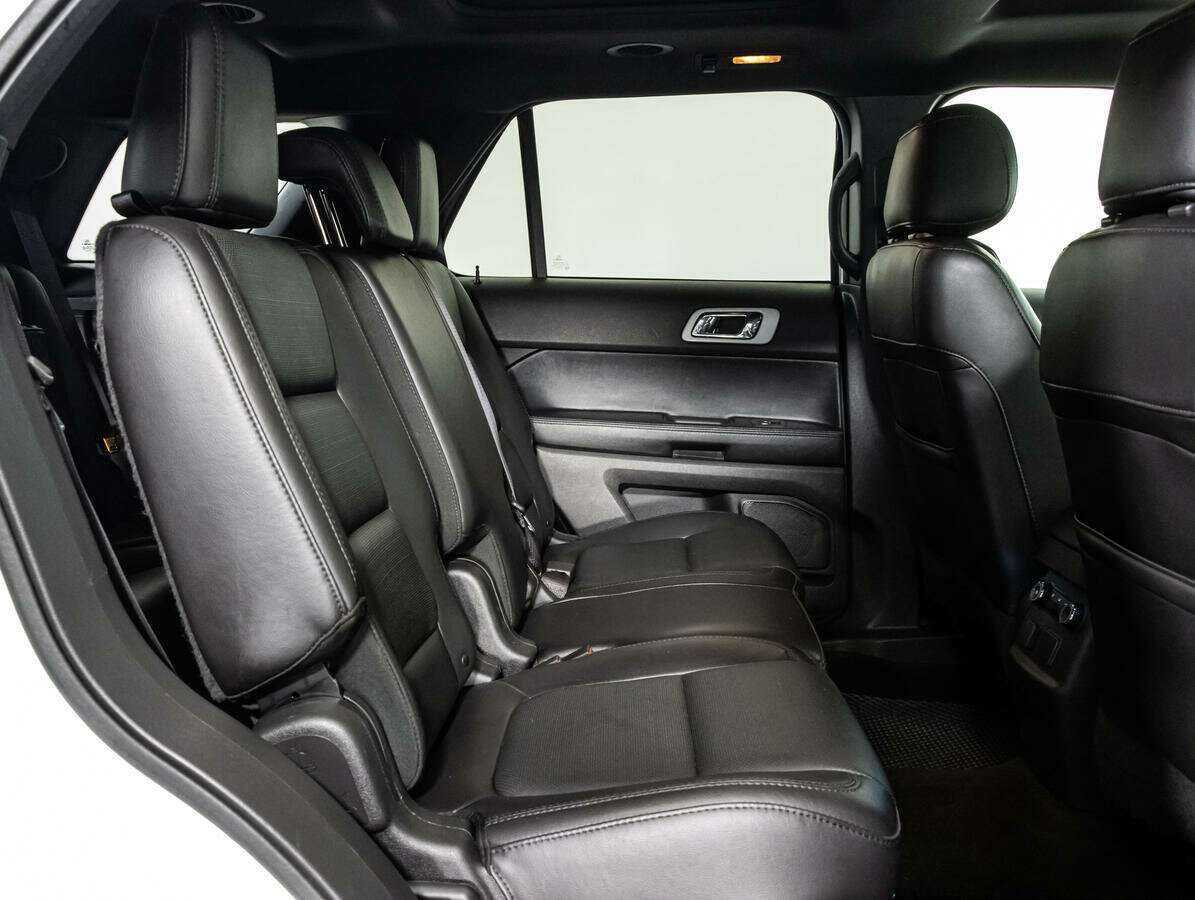 Купить Ford Explorer с пробегом. Фото: #18