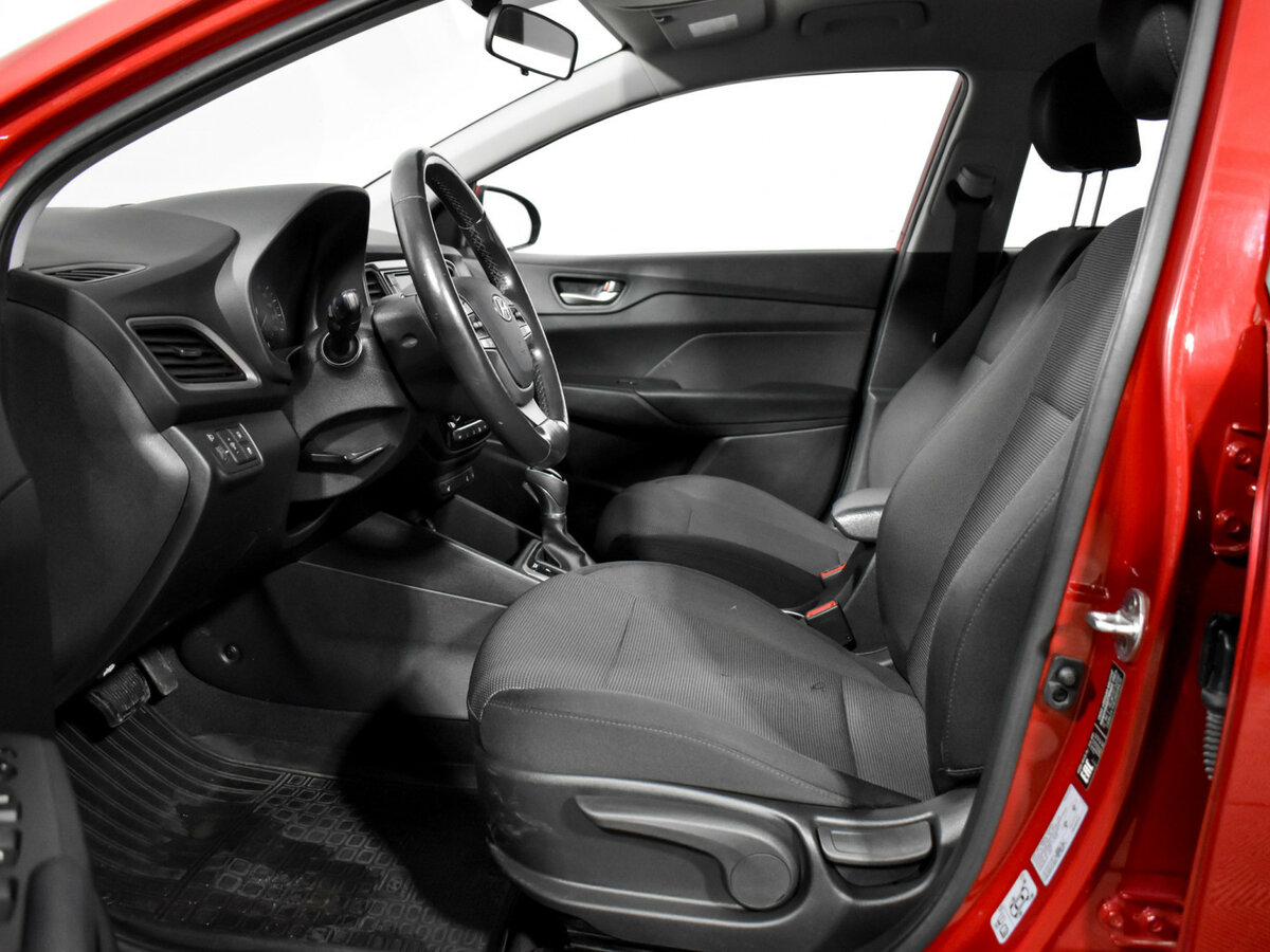 Купить Hyundai Solaris с пробегом. Фото: #9