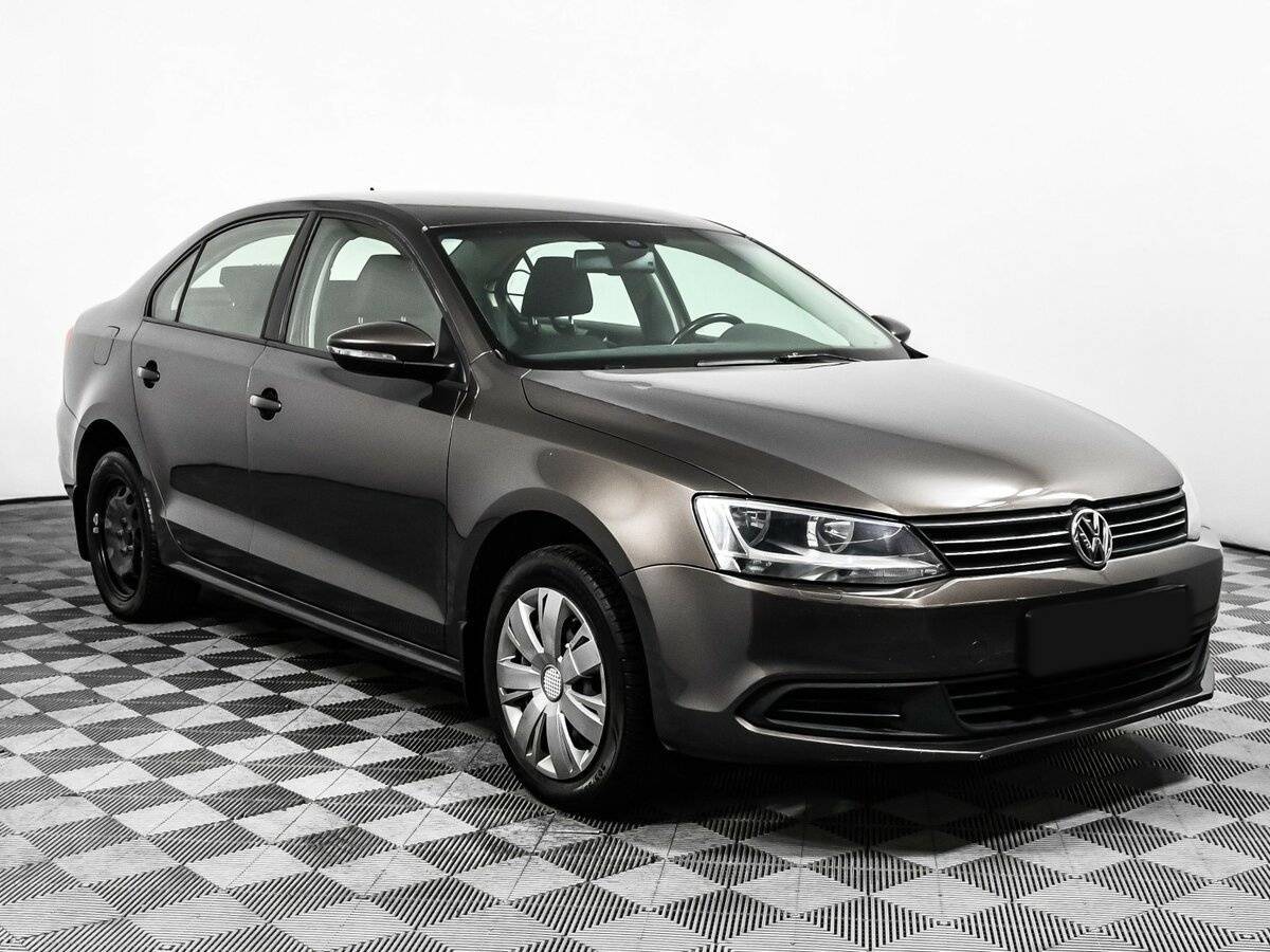 Купить Volkswagen Jetta с пробегом. Фото: #2