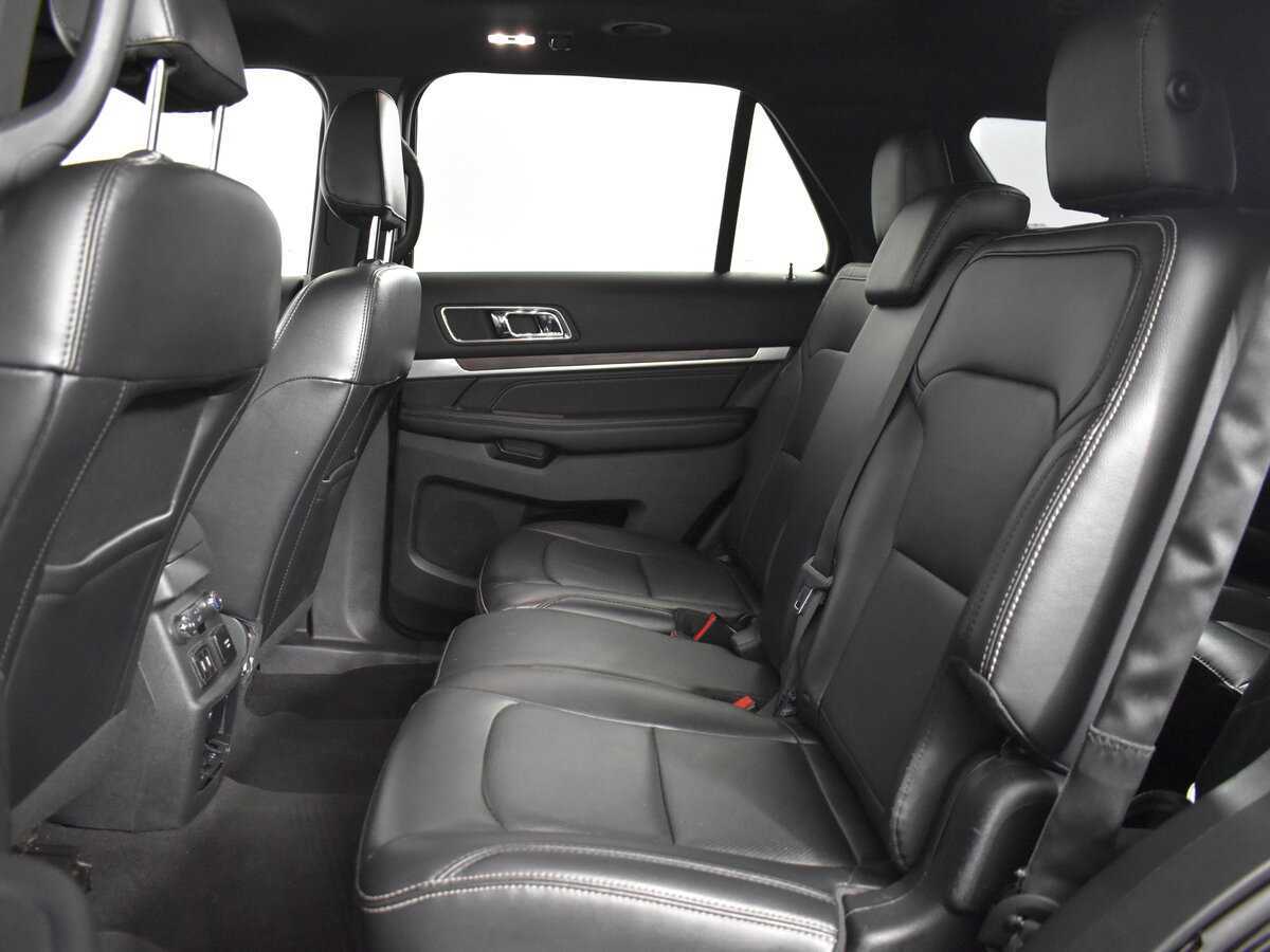 Купить Ford Explorer с пробегом. Фото: #9