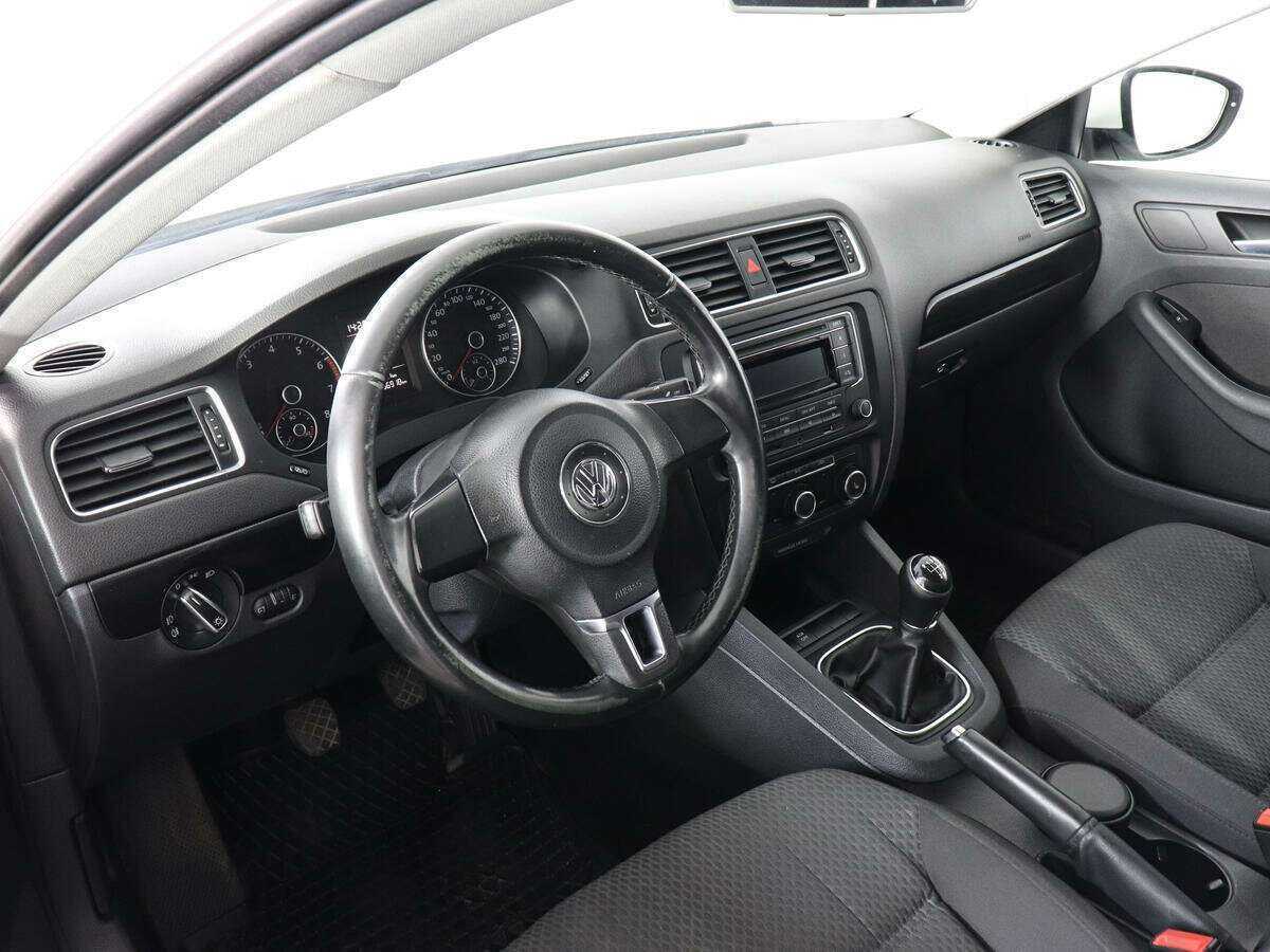 Купить Volkswagen Jetta с пробегом. Фото: #8