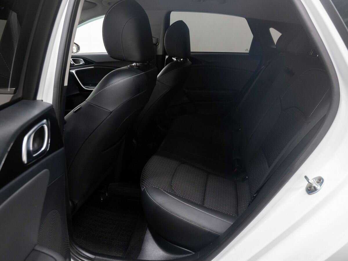 Купить Kia Ceed с пробегом. Фото: #9