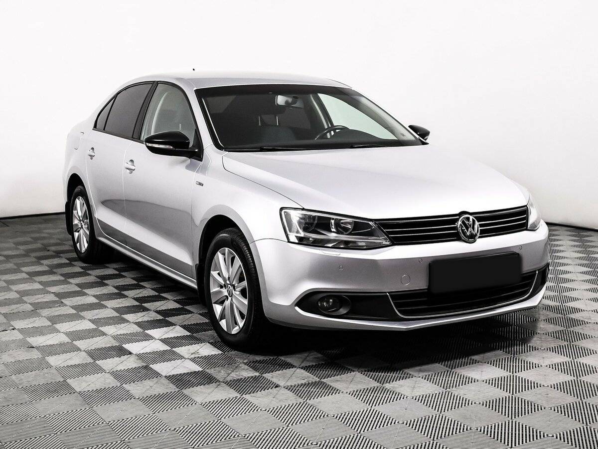 Купить Volkswagen Jetta с пробегом. Фото: #2