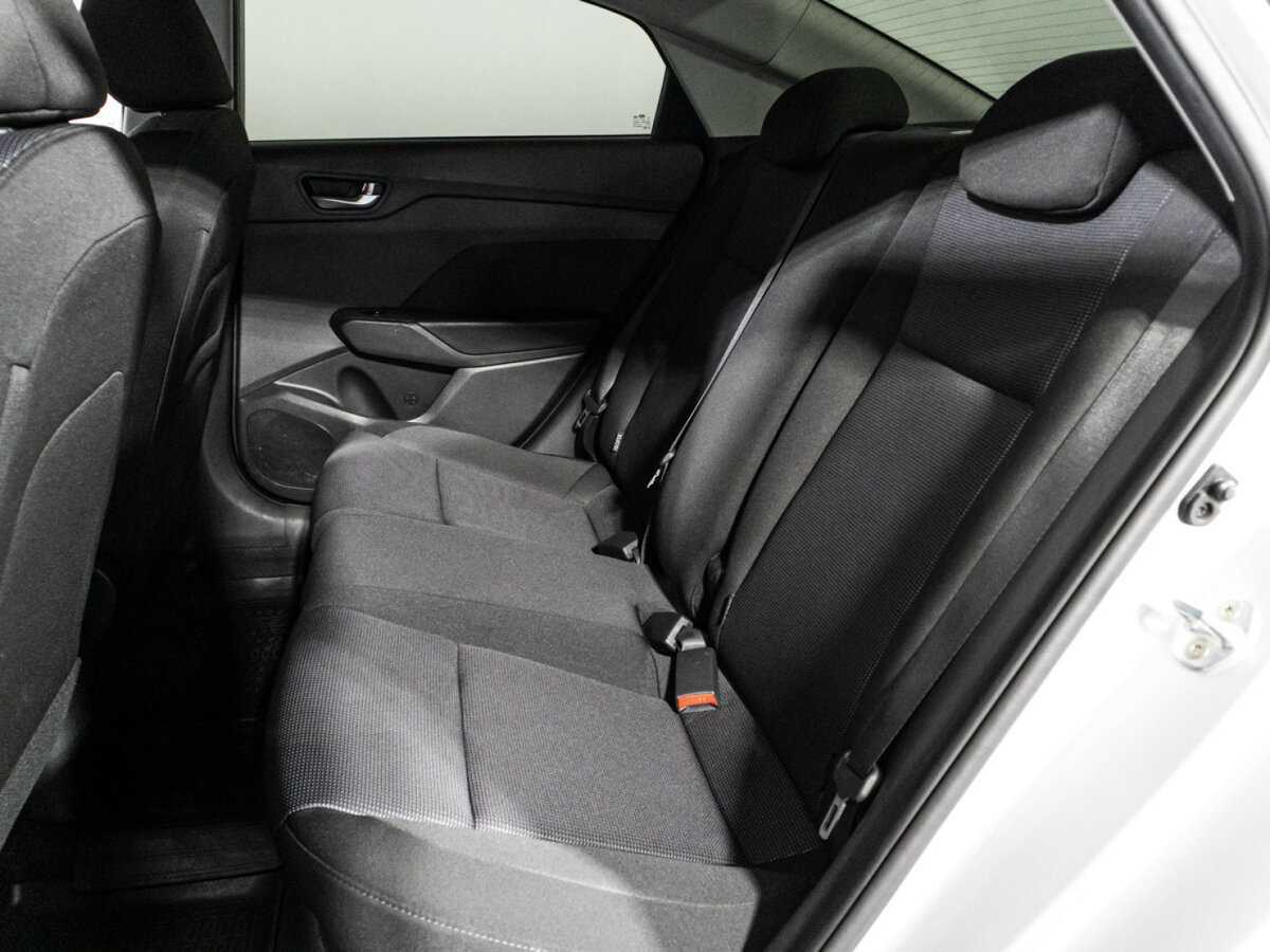 Купить Hyundai Solaris с пробегом. Фото: #9