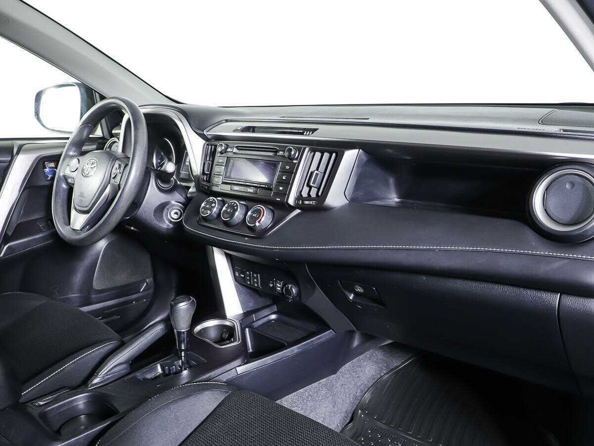 Купить Toyota RAV4 с пробегом. Фото: #8