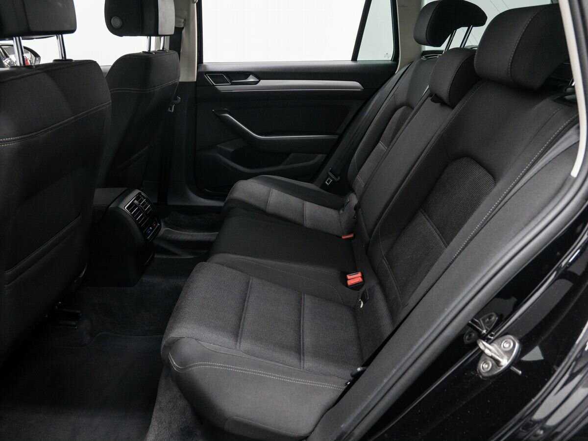Купить Volkswagen Passat с пробегом. Фото: #11