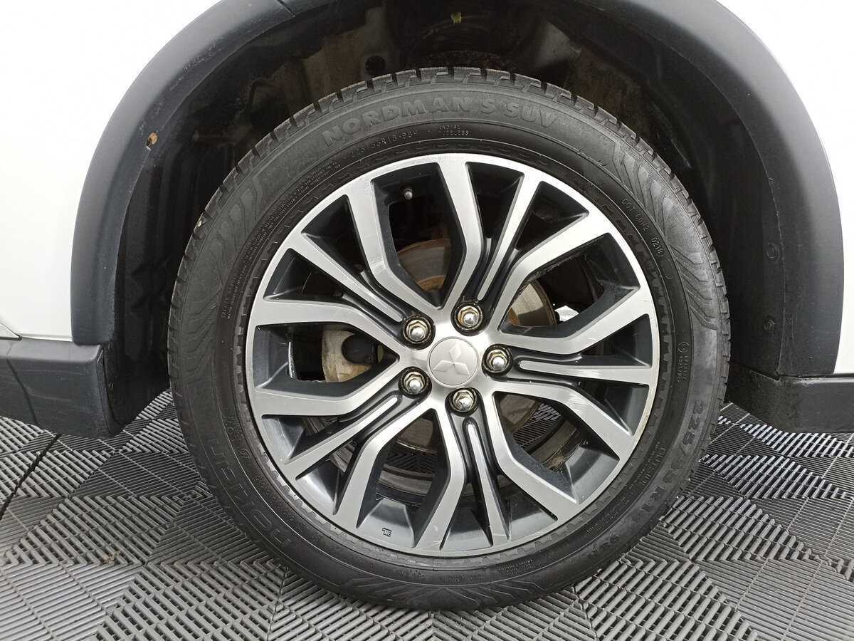 Купить Mitsubishi Outlander с пробегом. Фото: #15
