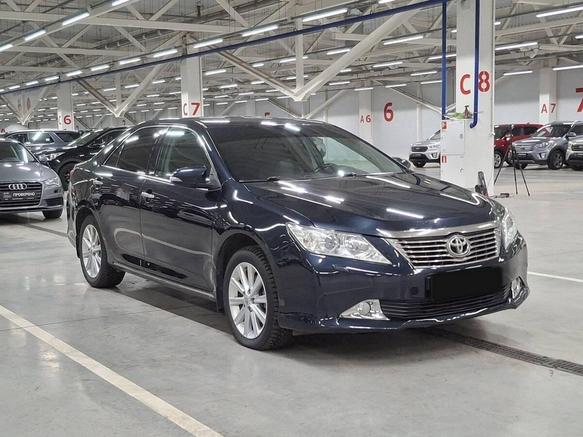 Купить Toyota Camry с пробегом. Фото: #2
