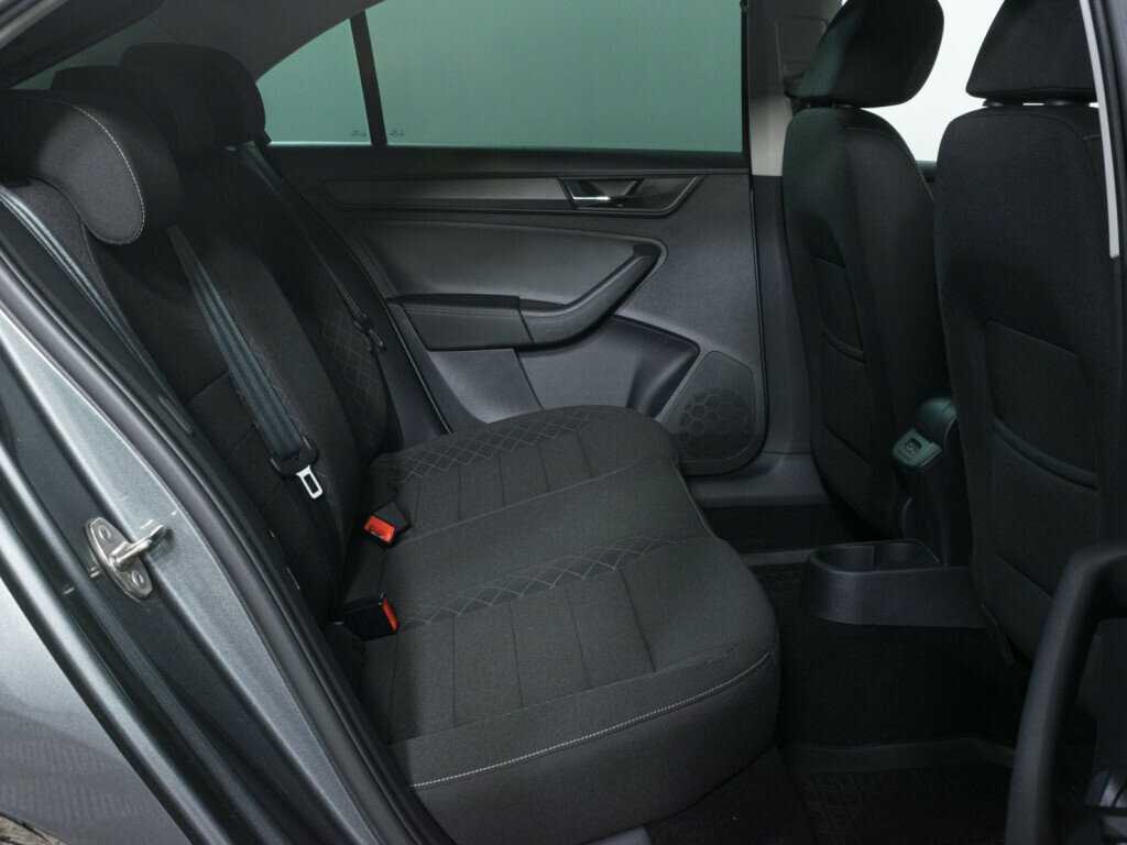 Купить Skoda Rapid с пробегом. Фото: #8