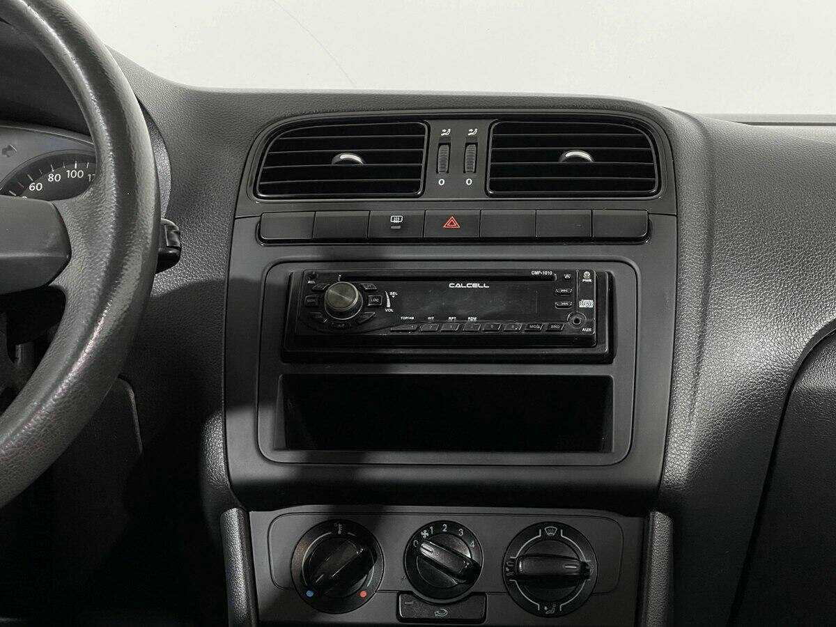 Купить Volkswagen Polo с пробегом. Фото: #9