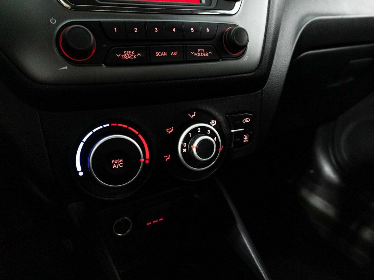Купить Kia Rio с пробегом. Фото: #15