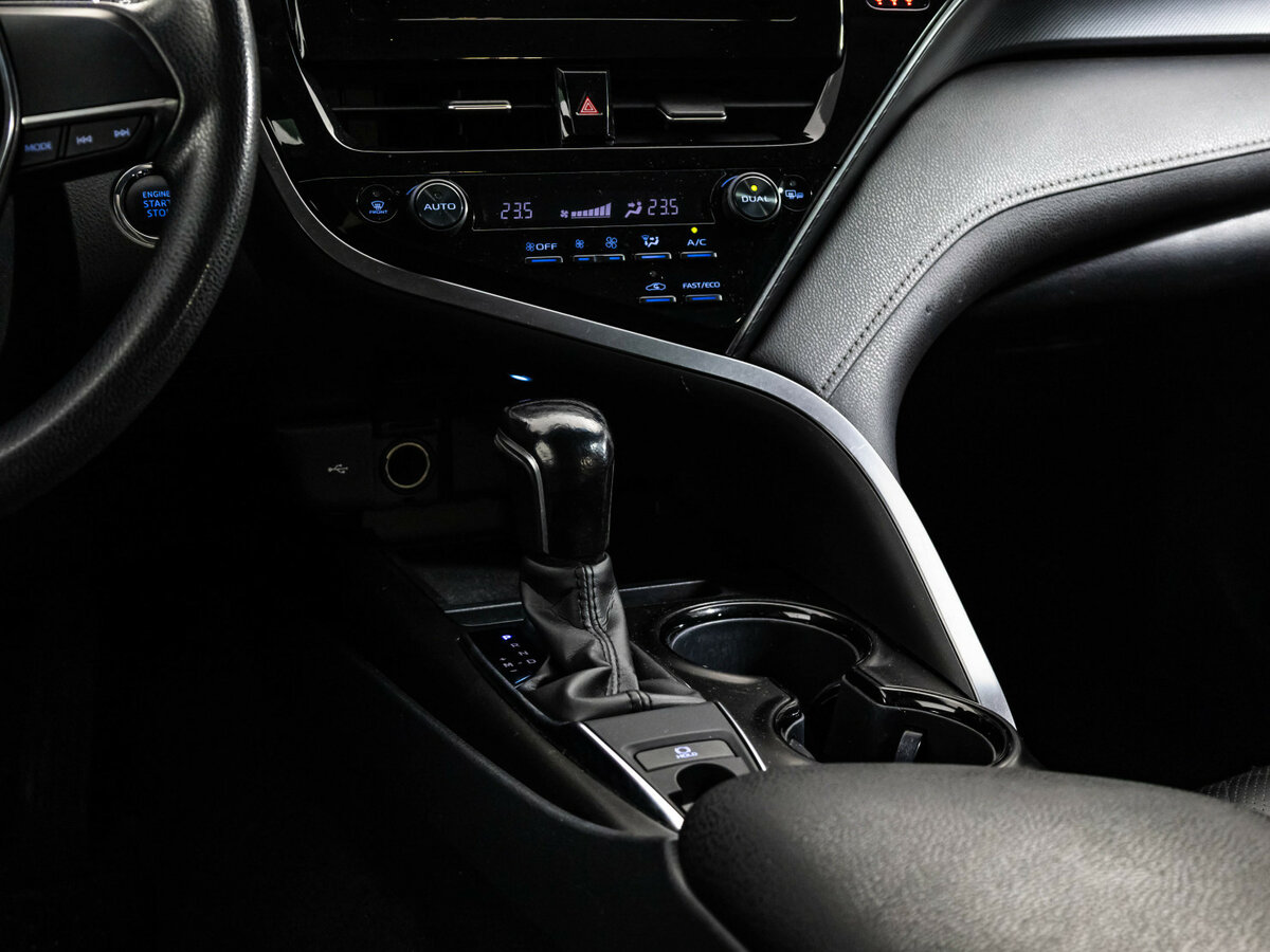 Купить Toyota Camry с пробегом. Фото: #9