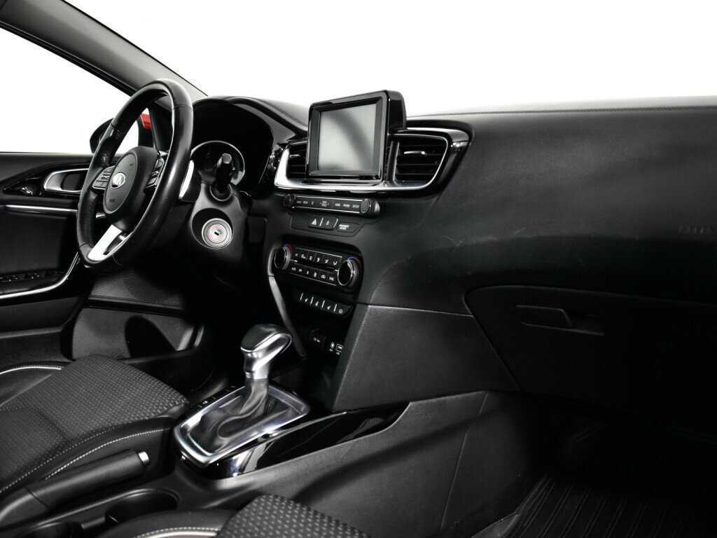 Купить Kia Ceed с пробегом. Фото: #8